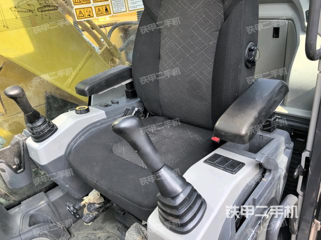 后窗玻璃角标（驾驶室部分）