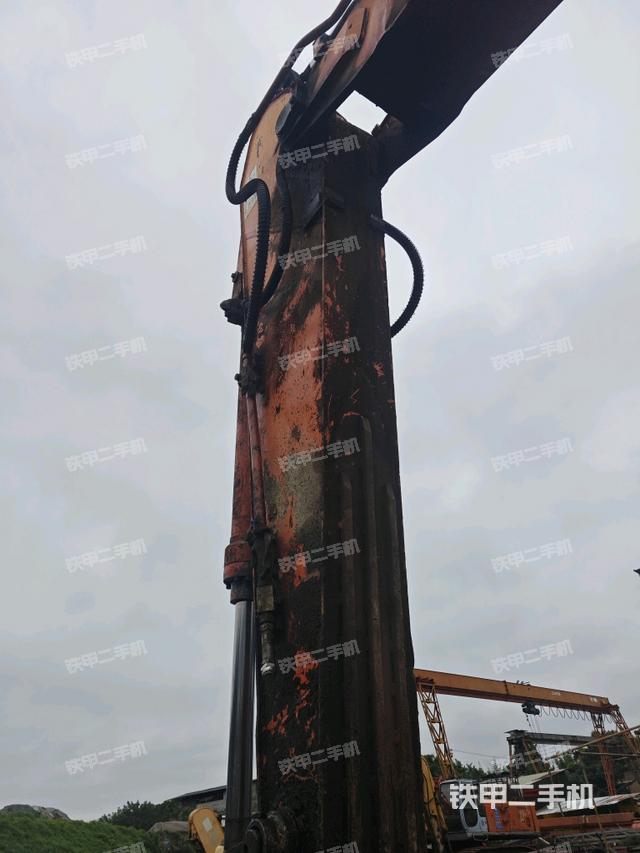 小臂整体左后（工作和回转装置）