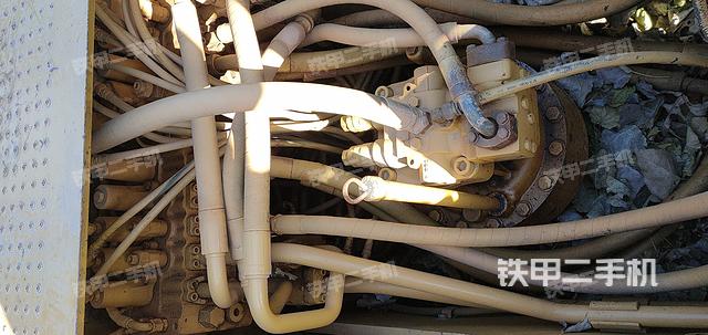 回转马达和主控阀（整机外观）