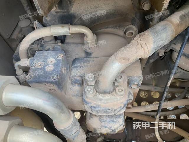 液压泵舱室正面整体（整机外观）