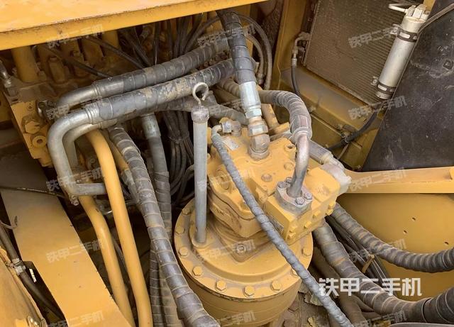 回转马达和主控阀（整机外观）