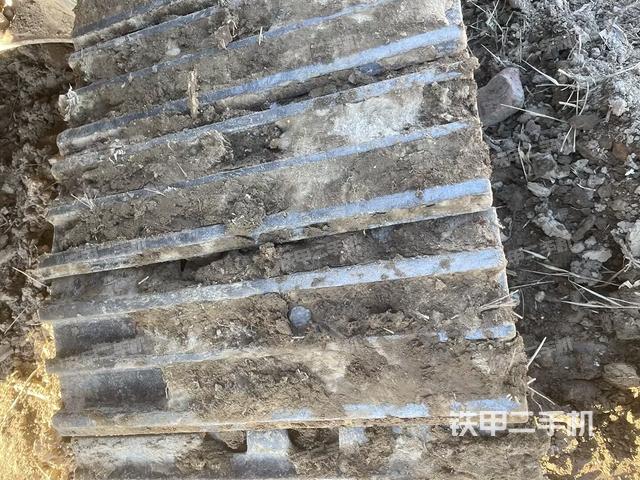 右驱动轮（行走机构）