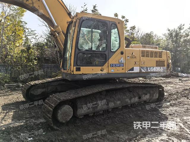 驾驶室顶部（整机外观）