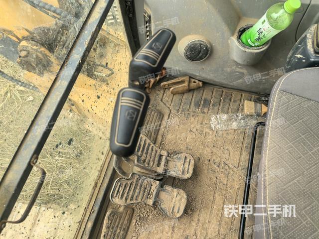 座椅左侧控制台/音响/含左手柄（驾驶室部分）