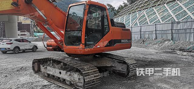 斗山DH215-9E挖掘机
