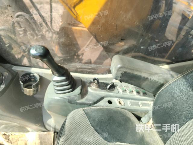 座椅右侧控制台/钥匙门/油门/含右手柄（驾驶室部分）