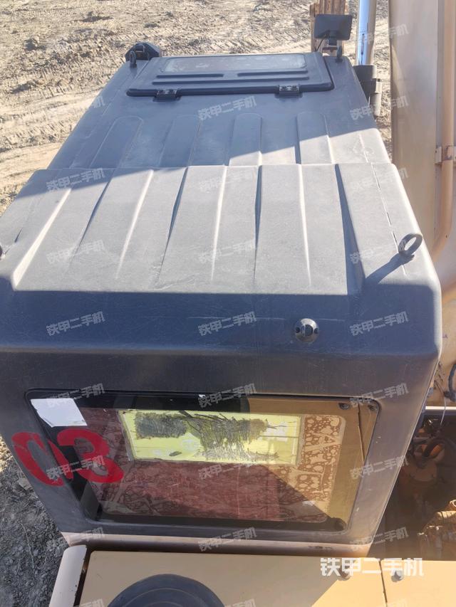 驾驶室顶部（整机外观）