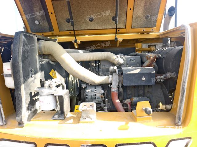 发动机室（上车部件）