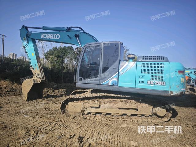 神钢SK200-10挖掘机