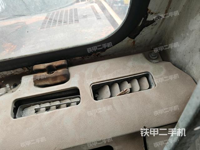 后窗玻璃角标（驾驶室部分）