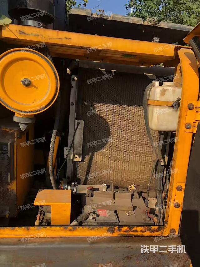 驾驶室顶部（整机外观）