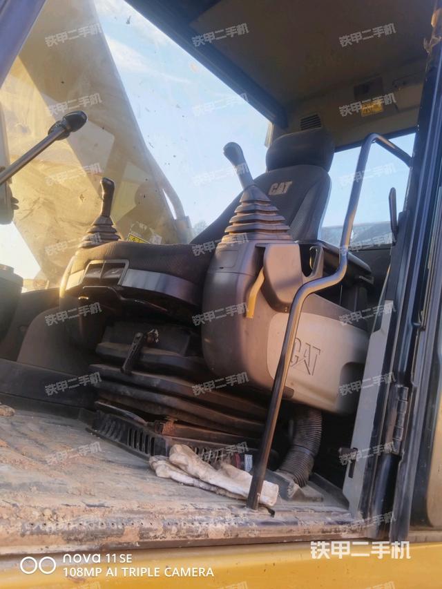 座椅左侧控制台/音响/含左手柄（驾驶室部分）