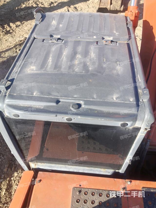 驾驶室顶部（整机外观）