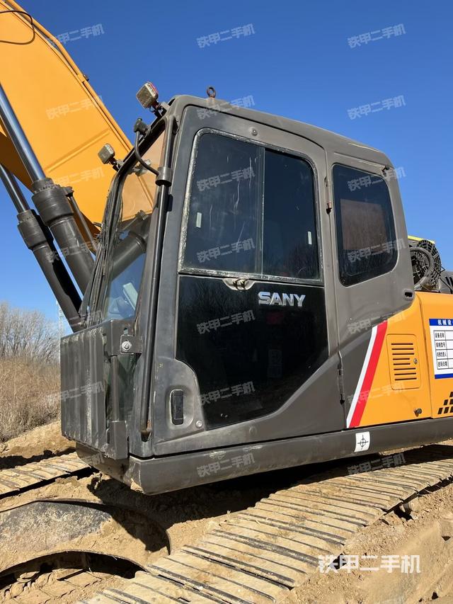 驾驶室整体（整机外观）