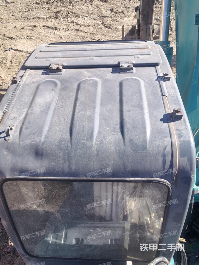 驾驶室顶部（整机外观）