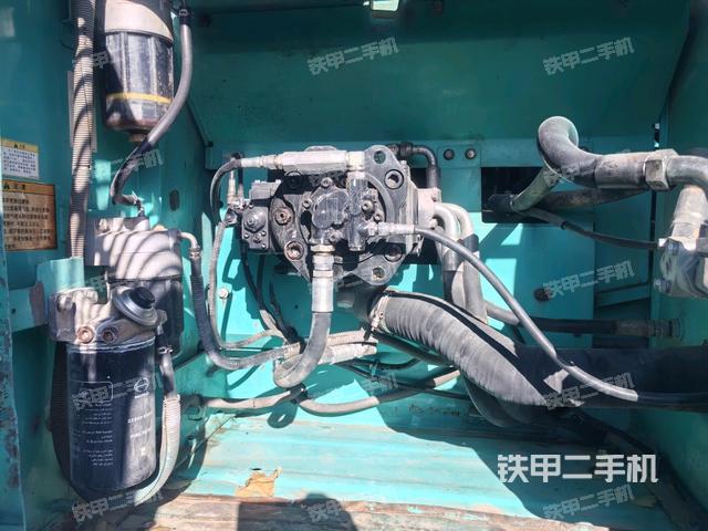 液压泵舱室正面整体（整机外观）