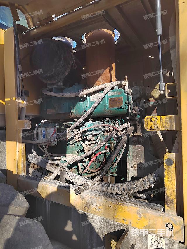 发动机左侧（整机外观及大件）