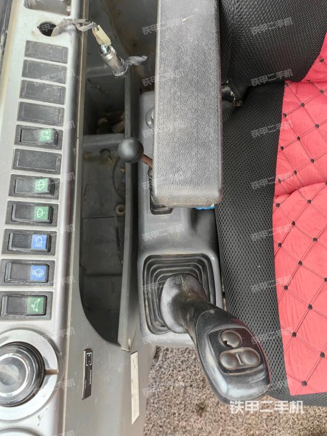 座椅左侧控制台/音响/含左手柄（驾驶室部分）