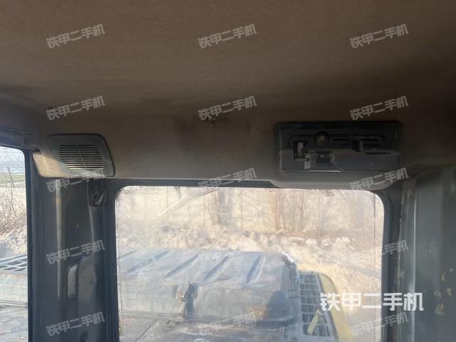 驾驶室顶部（整机外观）