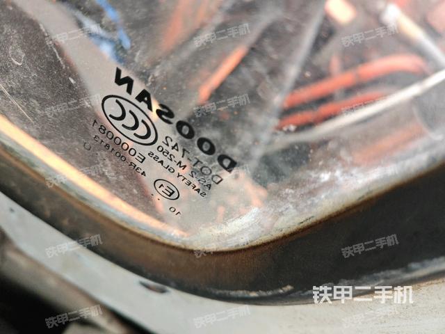 右侧玻璃角标（驾驶室部分）