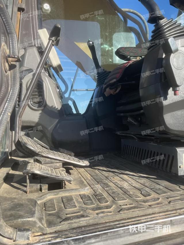 座椅右侧控制台/钥匙门/油门/含右手柄（驾驶室部分）