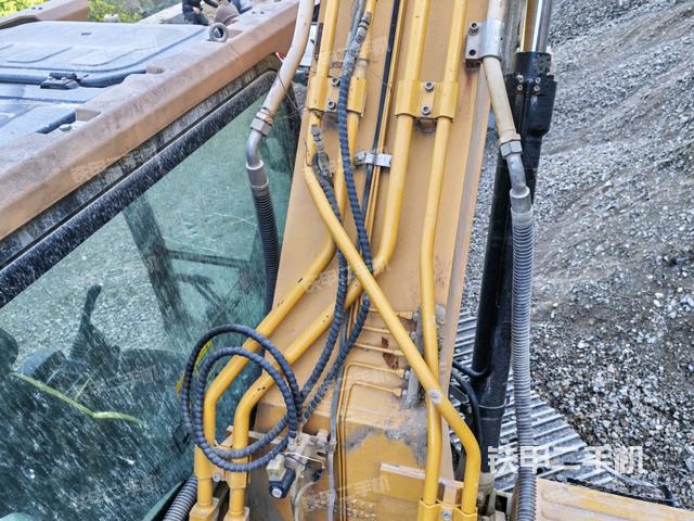 大臂背部俯视（工作和回转装置）