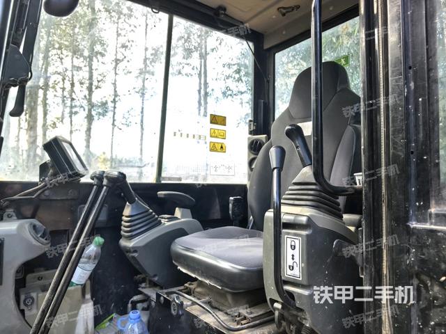 座椅后部（驾驶室部分）