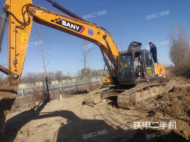 三一重工SY235C挖掘机