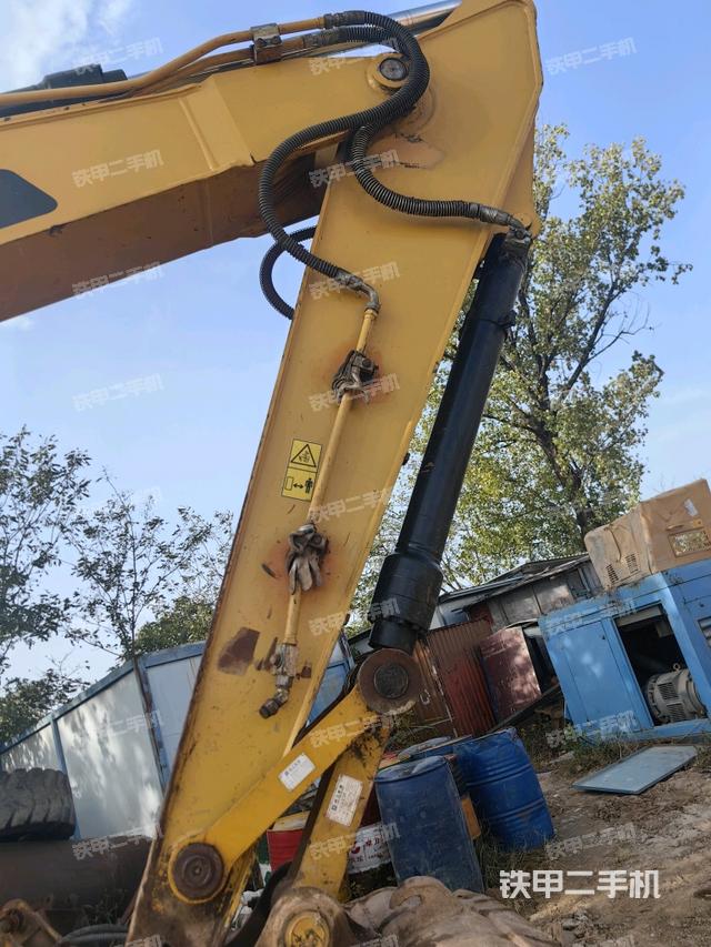 小臂整体左后（工作和回转装置）