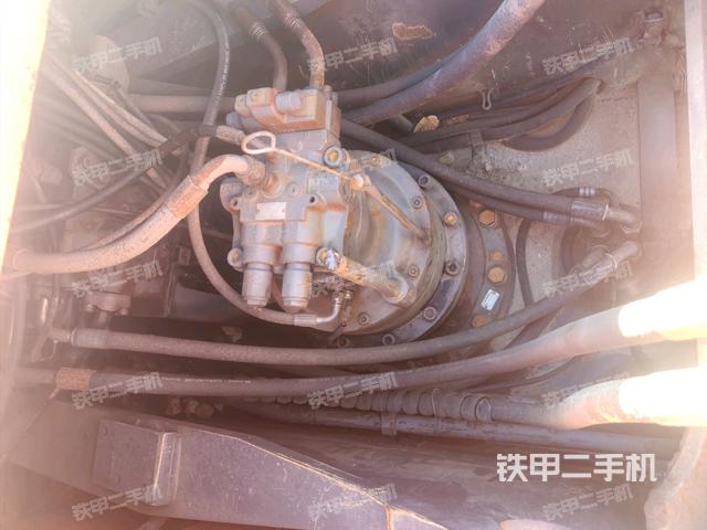 回转马达和主控阀（整机外观）