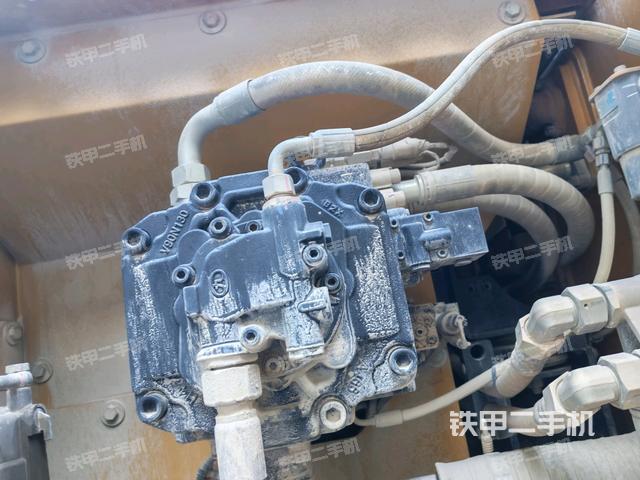 液压泵斜45 左（大件舱室）