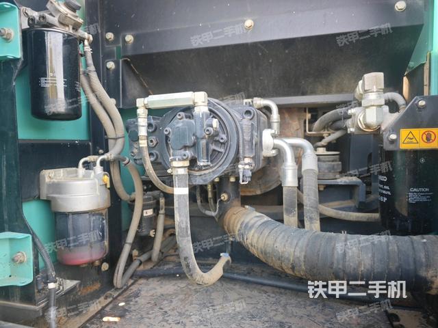 液压泵舱室正面整体（整机外观）