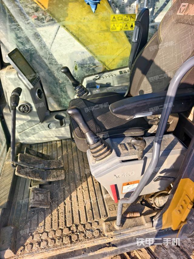 驾驶室左前45度（驾驶室部分）