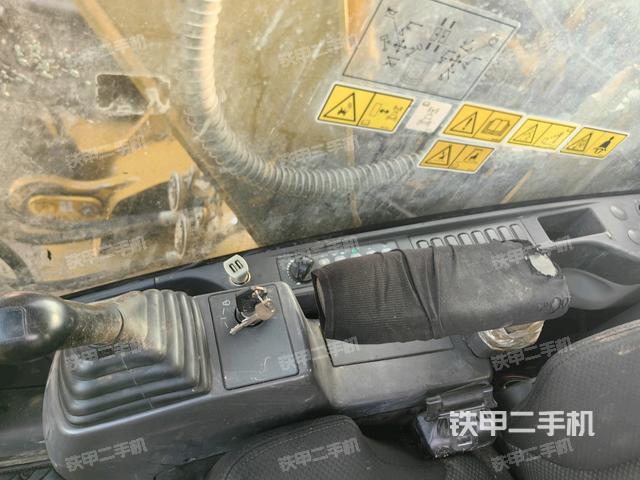 座椅左侧控制台/音响/含左手柄（驾驶室部分）