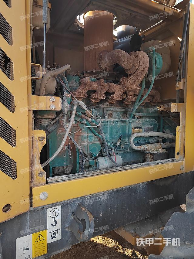 发动机右侧（整机外观及大件）