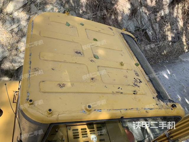 驾驶室顶部（整机外观）