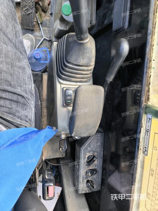 座椅右侧控制台/钥匙门/油门/含右手柄（驾驶室部分）