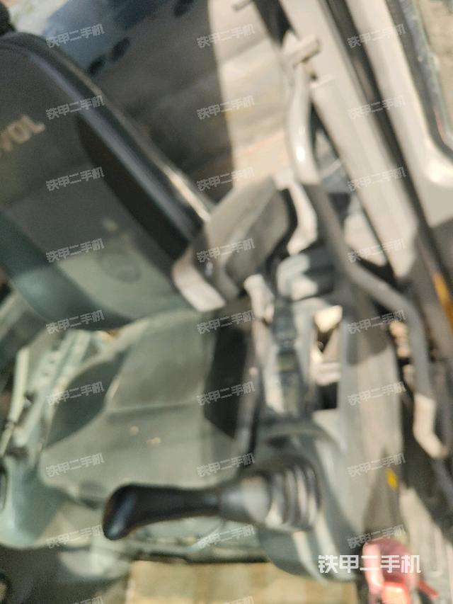 座椅左侧控制台/音响/含左手柄（驾驶室部分）