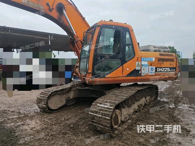 斗山DH225LC-9挖掘机