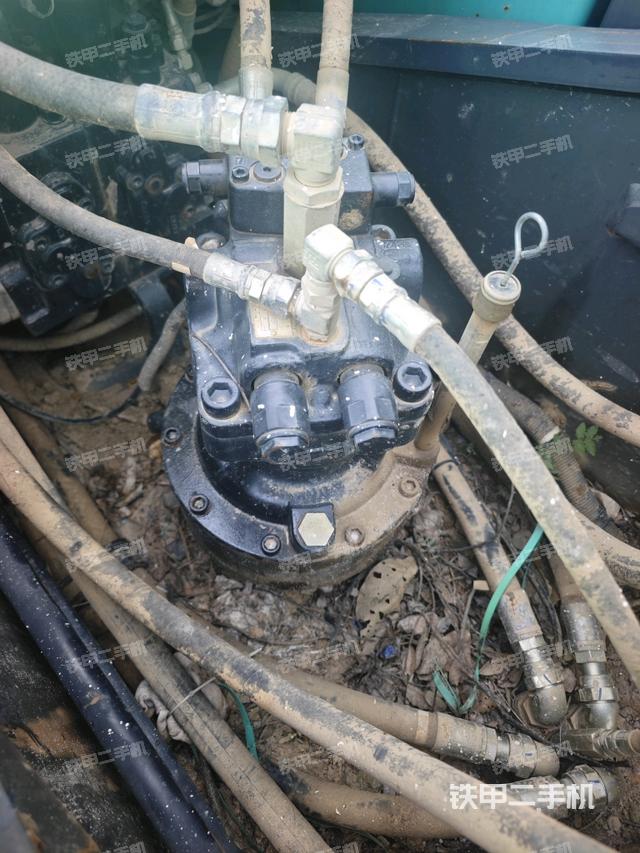 回转马达和主控阀（整机外观）