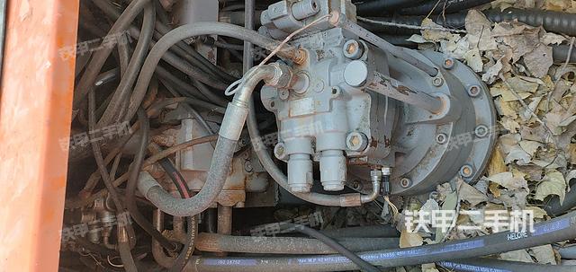 回转马达和主控阀（整机外观）