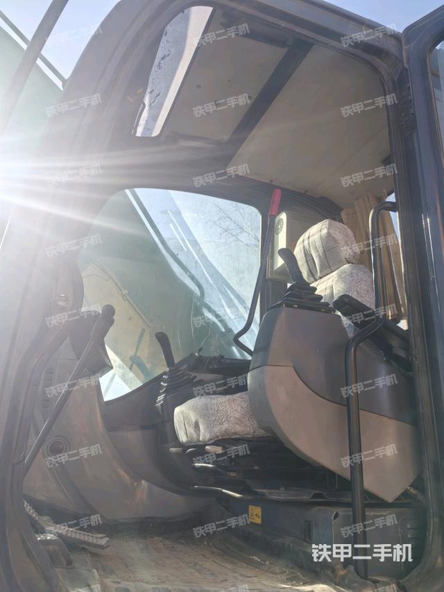 驾驶室整体（整机外观）