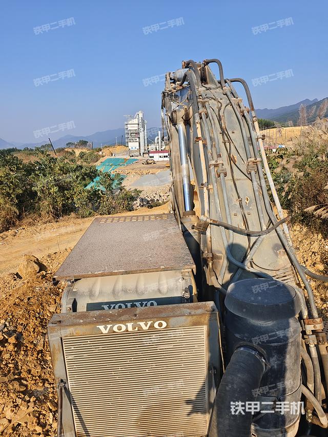 驾驶室顶部（整机外观）