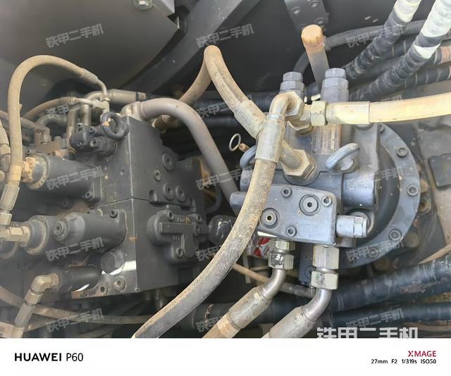 回转马达和主控阀（整机外观）