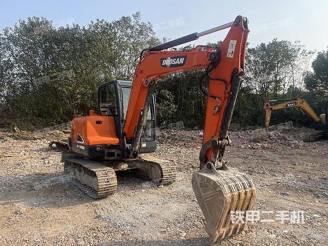 驾驶室顶部（整机外观）