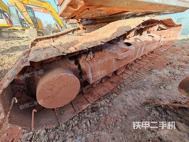 驾驶室顶部（整机外观）