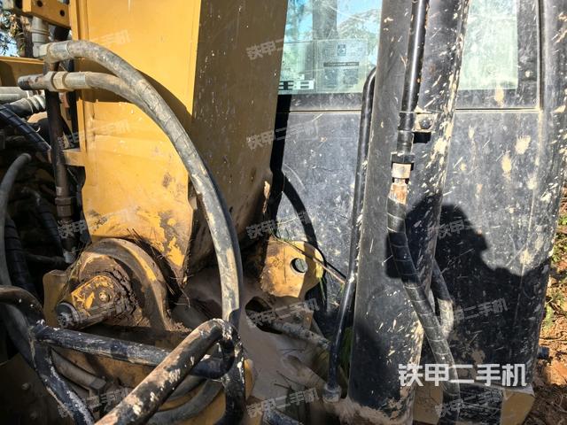 大臂背部俯视（工作和回转装置）