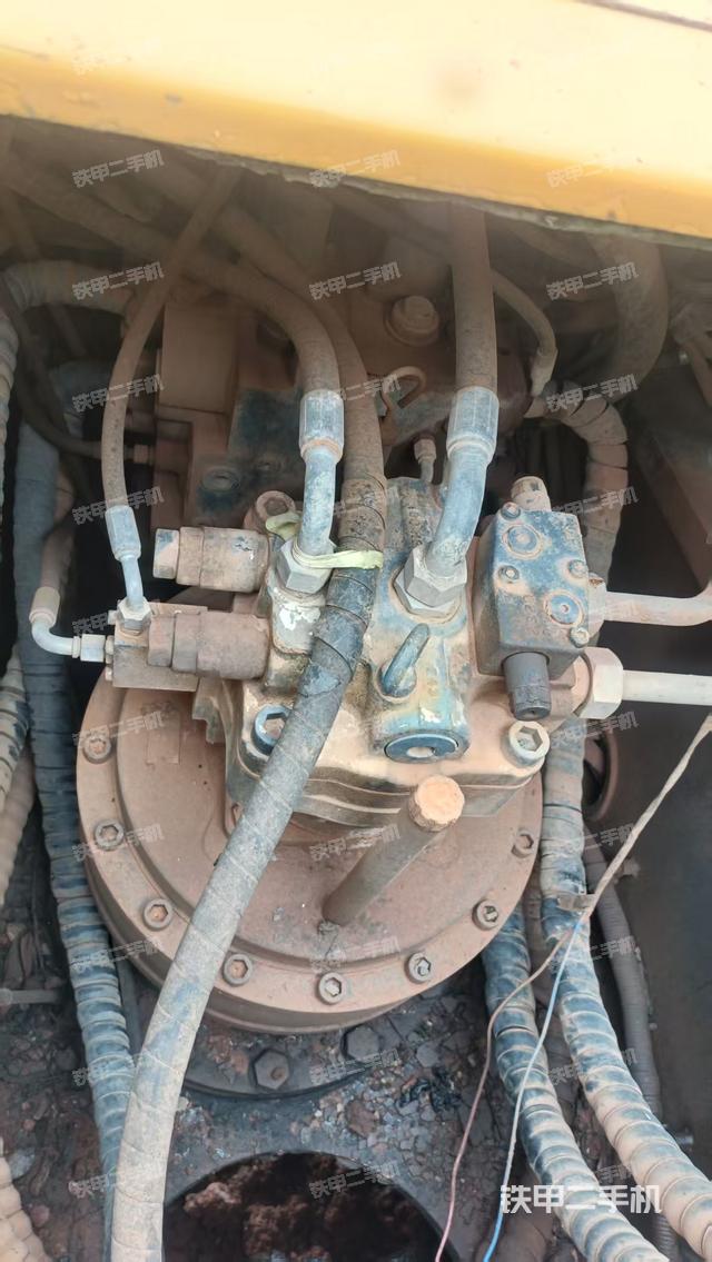 回转马达和主控阀（整机外观）