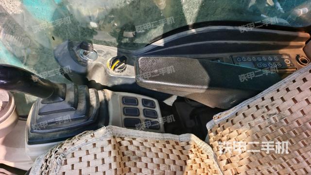 座椅右侧控制台/钥匙门/油门/含右手柄（驾驶室部分）