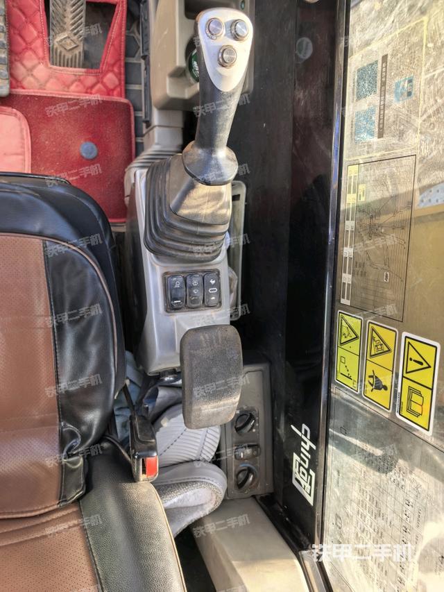 座椅后部（驾驶室部分）